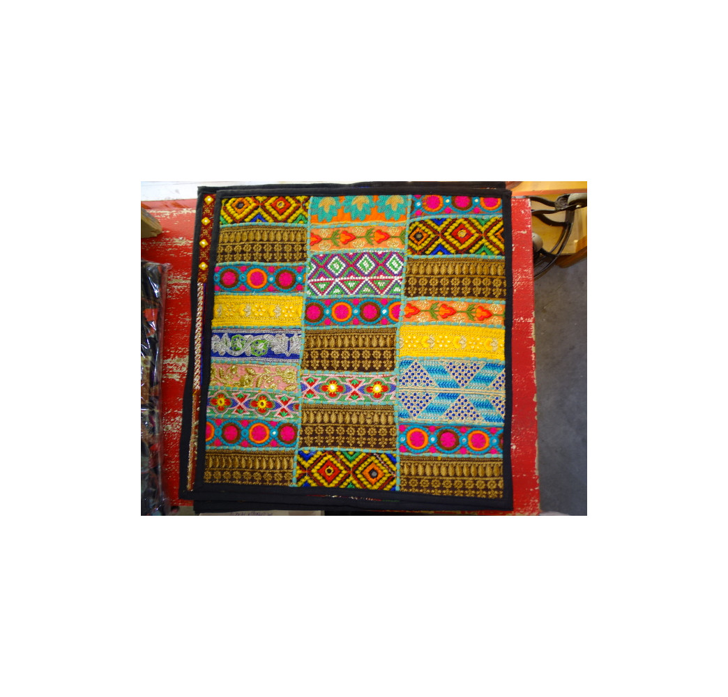 hoes 40x40 cm in oude Gujarat stoffen - 502