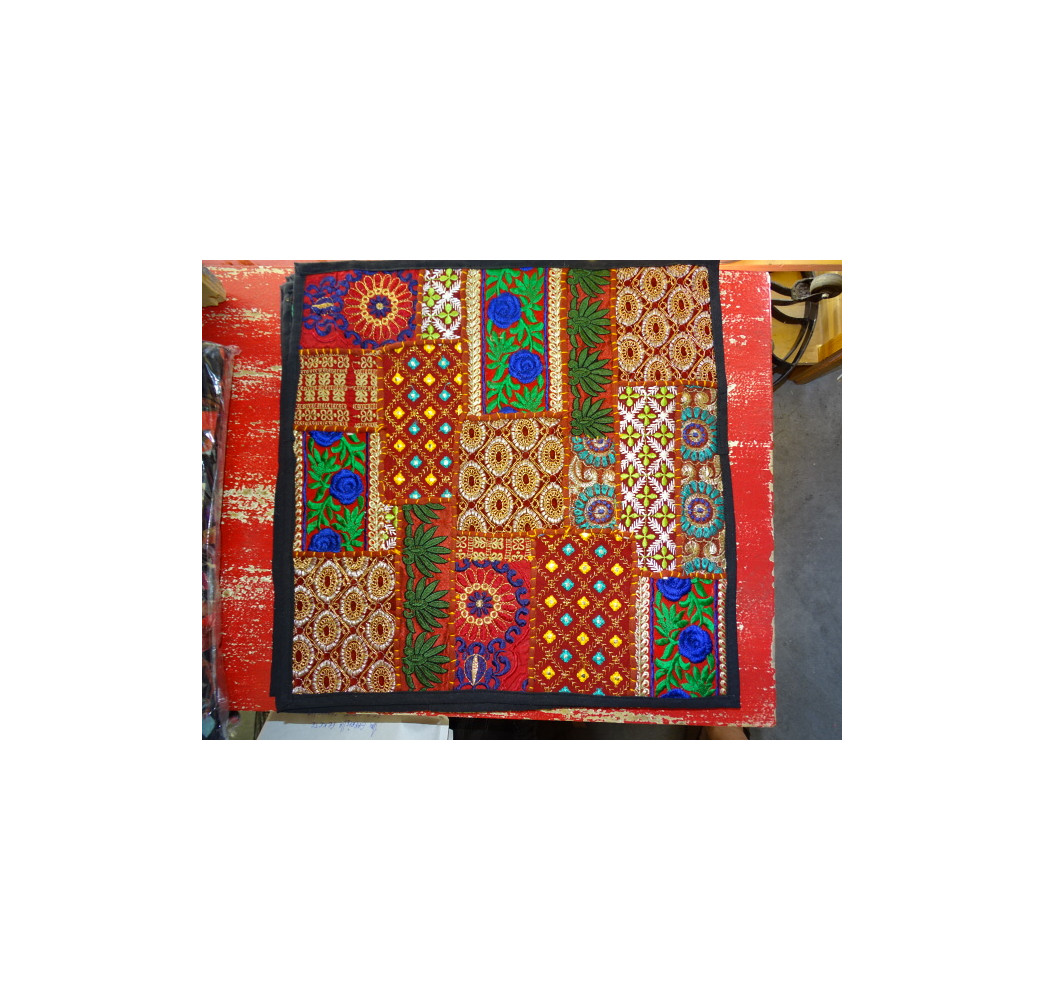 hoes 40x40 cm in oude Gujarat stoffen - 511