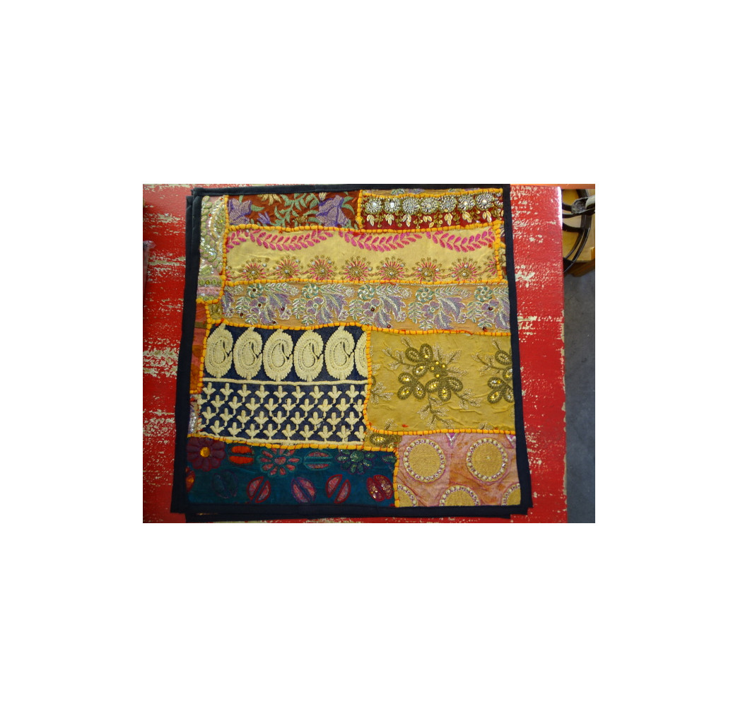 hoes 40x40 cm in oude Gujarat stoffen - 514