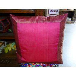 Kussensloop 60x60 in bordeaux/roze tafzijde en brokaatrand