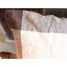 Almohadones de 40x40 cm de color crudo / costura marrón