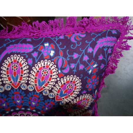 Kissenbezüge 40x40 cm in lila Farbe und lila Fransen