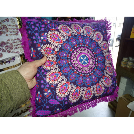 Cushion covers 40x40 cm in purple color and purple fringes