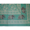 Baumwoll-Wandbehang oder grüne Bettdecke mit goldenen Elefanten