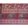 Wandkleed of bedsprei van bordeauxrode katoen met gouden olifanten