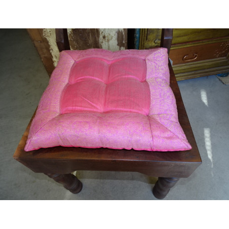 cojines de silla con bordes de brocado de color rosa