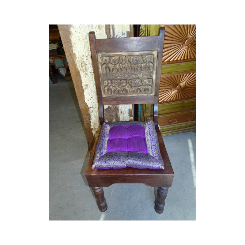 cojines de silla con bordes de brocado de color púrpura