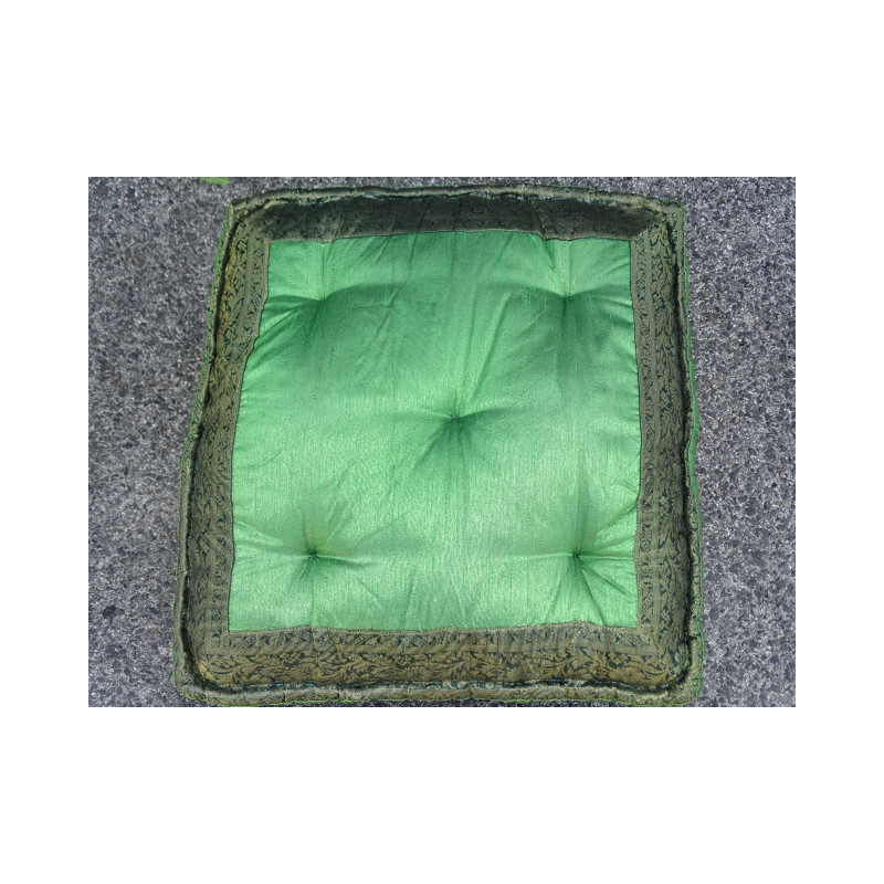 Cojín de suelo con bordes de brocado de color verde oscuro