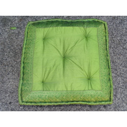 Coussin de sol 57x57 cm bords en brocart vert clair