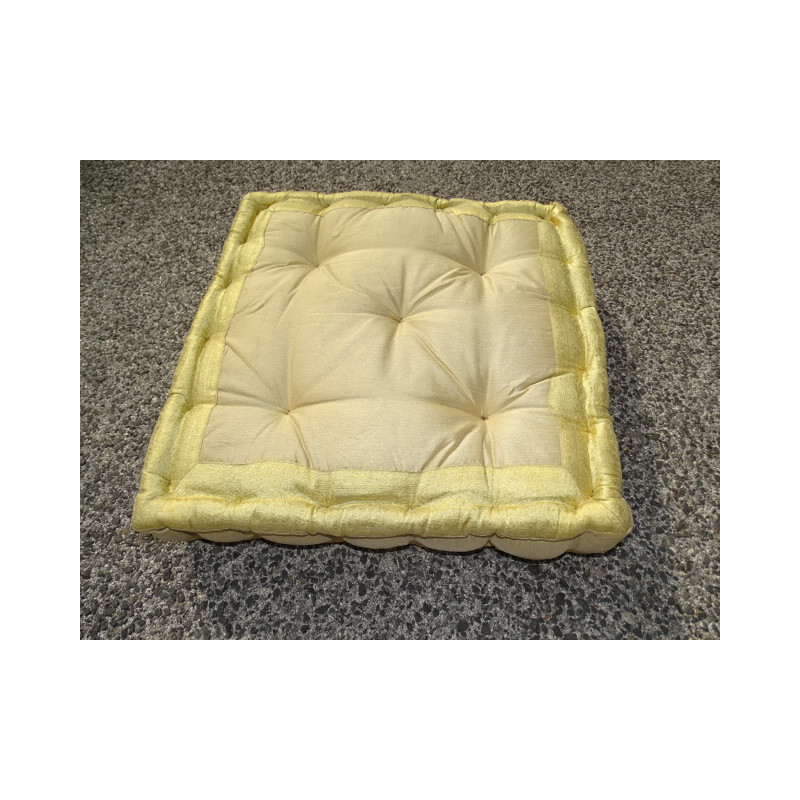 Cuscino molato con bordi in broccato bianco sporco 57x57 cm