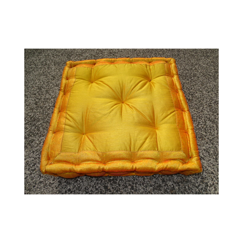 Cuscino molato con bordi in broccato arancione 57x57 cm