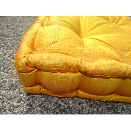 Cuscino molato con bordi in broccato arancione 57x57 cm