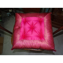 Stuhlkissen mit rosa Brokatkanten 38x38 cm