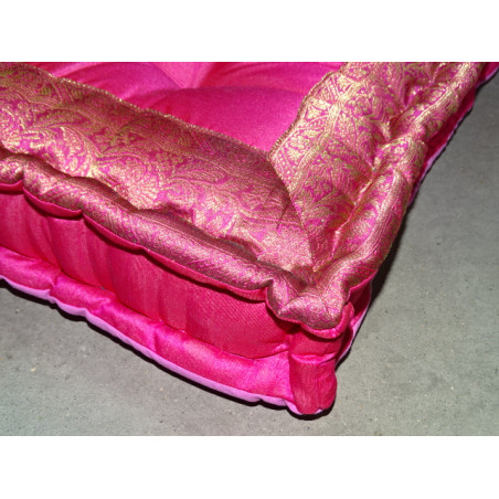 Vloerkussen met roze brokaatranden 57x57 cm