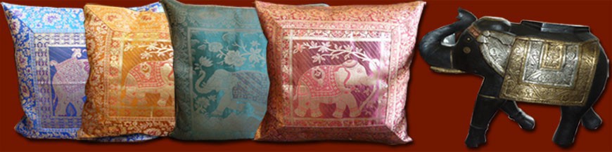 Coussins avec bordure et un éléphant, meubles indiens.